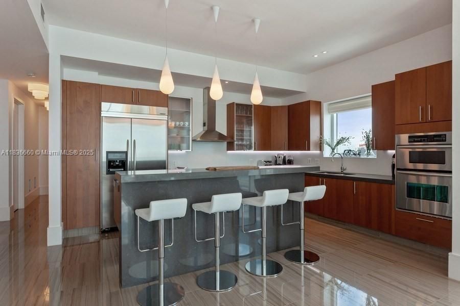 Vendido Recientemente: $1,250,000 (3 camas, 2 baños, 2050 Pies cuadrados)