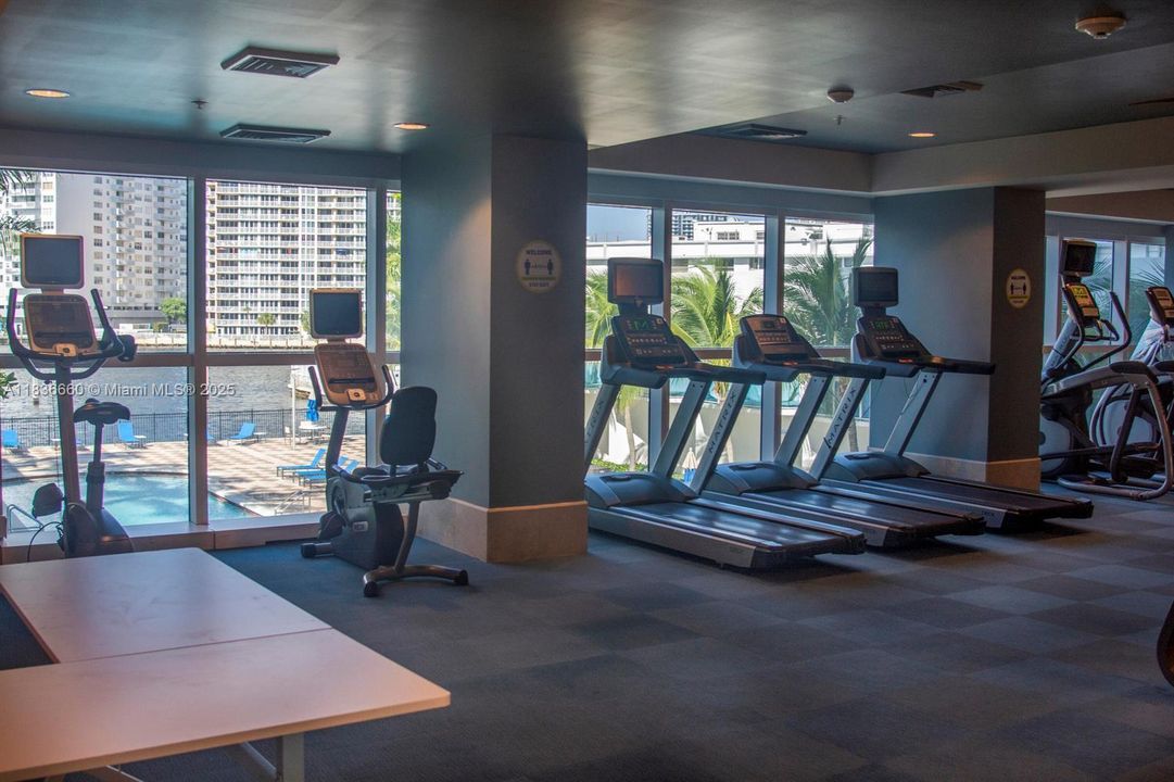 Vendido Recientemente: $1,250,000 (3 camas, 2 baños, 2050 Pies cuadrados)