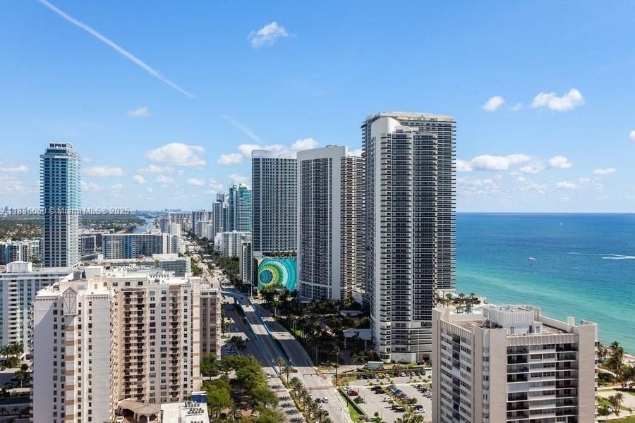 Vendido Recientemente: $1,250,000 (3 camas, 2 baños, 2050 Pies cuadrados)