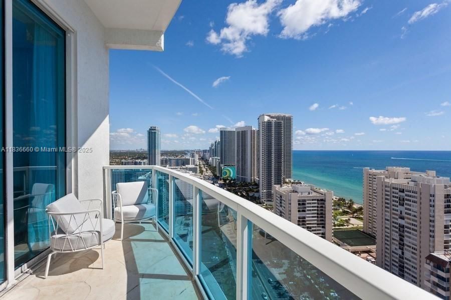 Vendido Recientemente: $1,250,000 (3 camas, 2 baños, 2050 Pies cuadrados)