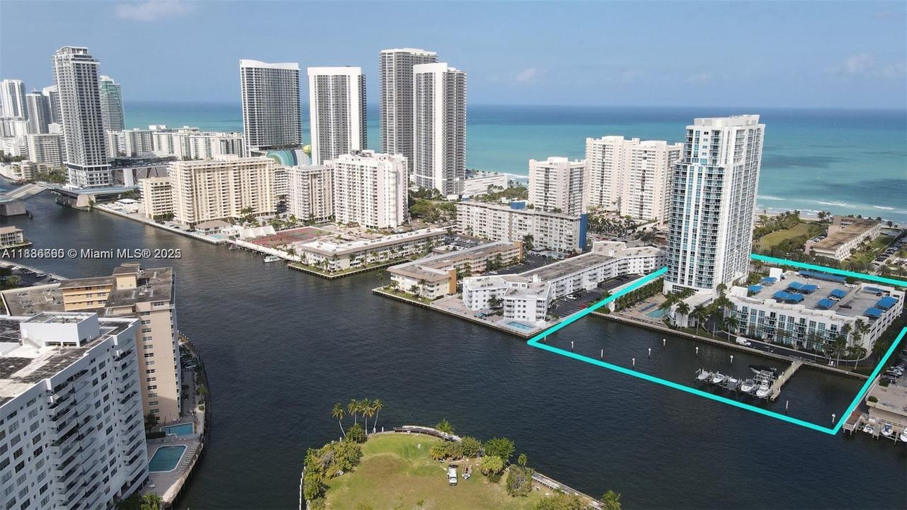 Vendido Recientemente: $1,250,000 (3 camas, 2 baños, 2050 Pies cuadrados)