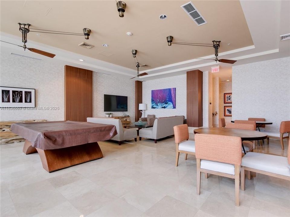 Vendido Recientemente: $1,250,000 (3 camas, 2 baños, 2050 Pies cuadrados)