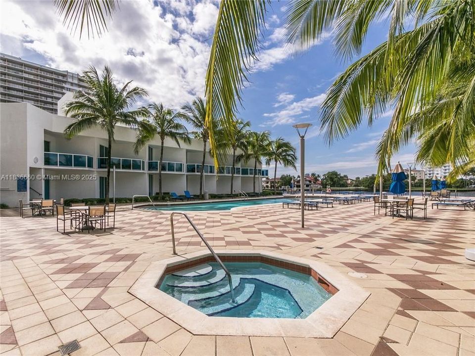 Vendido Recientemente: $1,250,000 (3 camas, 2 baños, 2050 Pies cuadrados)