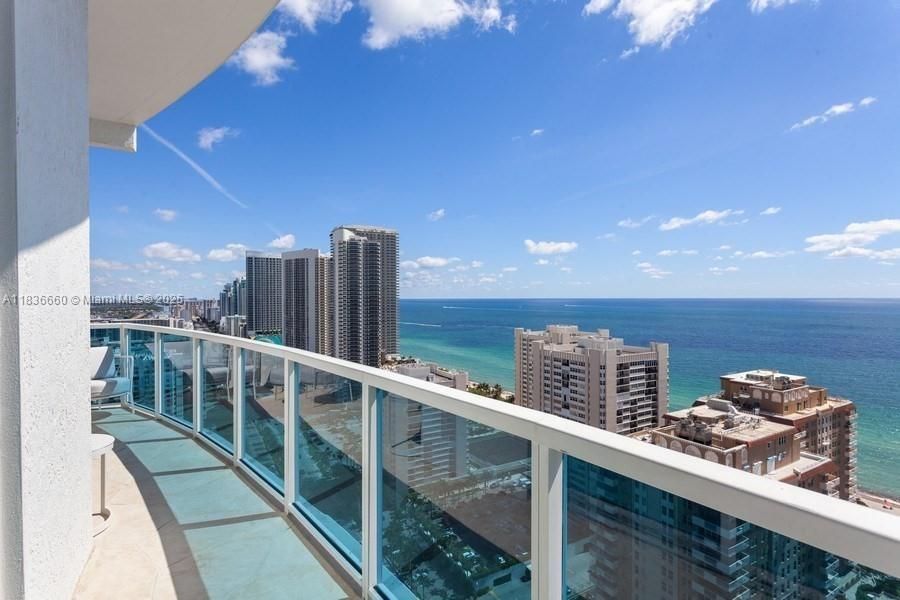 Vendido Recientemente: $1,250,000 (3 camas, 2 baños, 2050 Pies cuadrados)