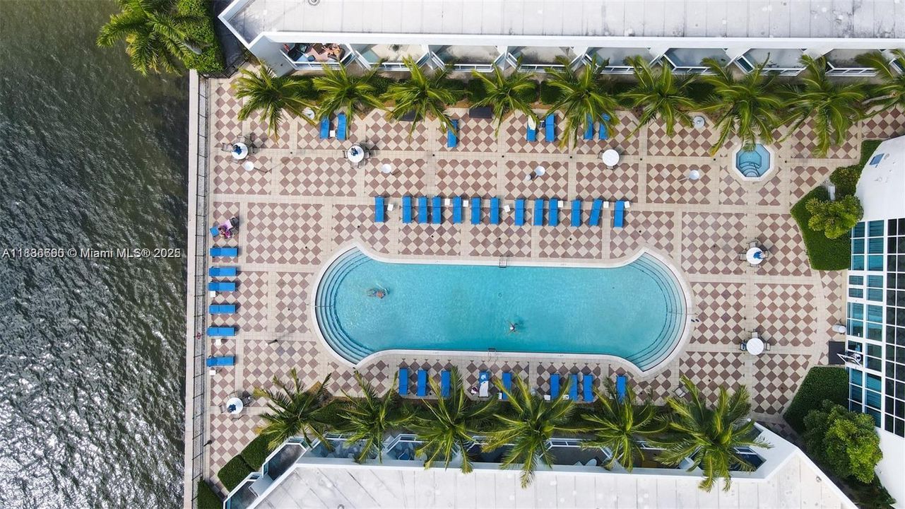 Vendido Recientemente: $1,250,000 (3 camas, 2 baños, 2050 Pies cuadrados)