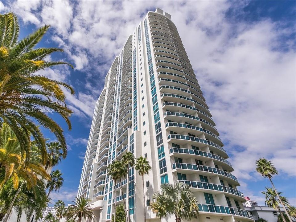 Vendido Recientemente: $1,250,000 (3 camas, 2 baños, 2050 Pies cuadrados)