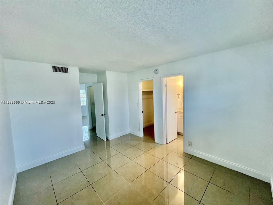 For Sale: $130,000 (1 beds, 1 baths, 480 Square Feet)