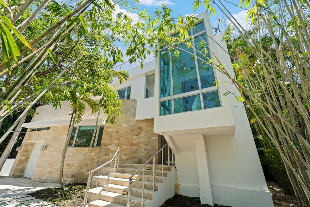 En Venta: $5,000,000 (4 camas, 4 baños, 4256 Pies cuadrados)