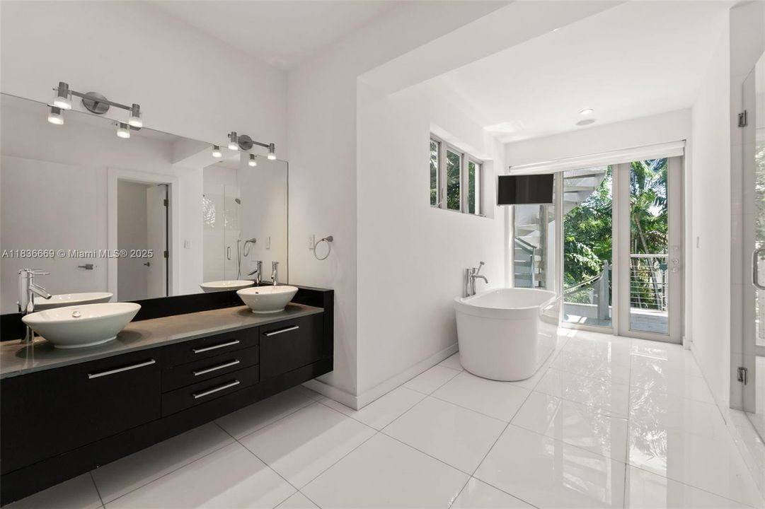 En Venta: $5,000,000 (4 camas, 4 baños, 4256 Pies cuadrados)