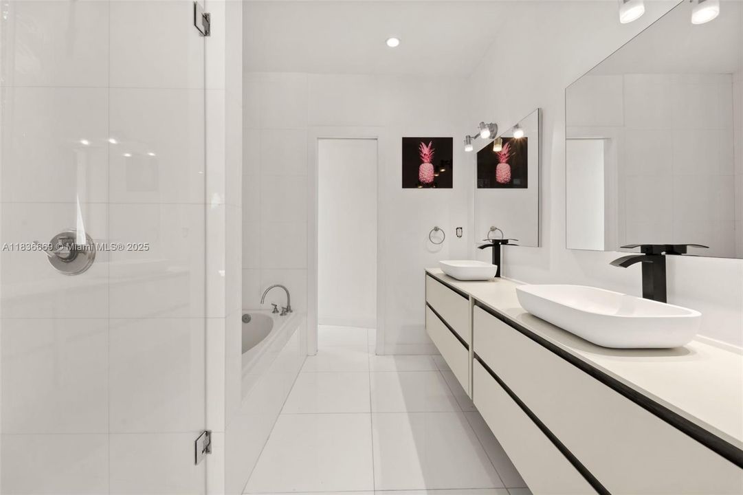 En Venta: $5,000,000 (4 camas, 4 baños, 4256 Pies cuadrados)