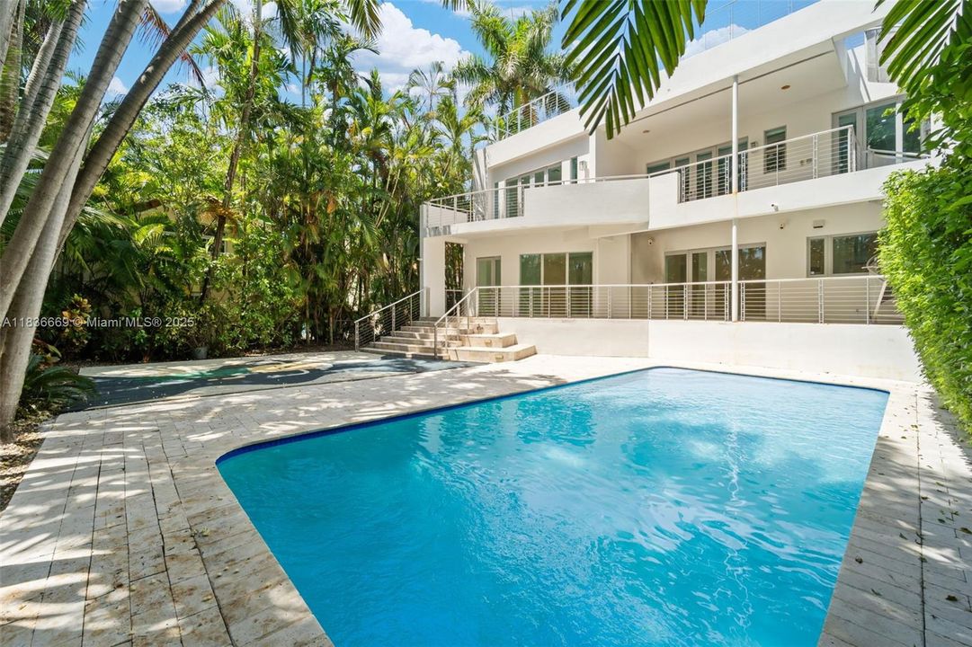 En Venta: $5,000,000 (4 camas, 4 baños, 4256 Pies cuadrados)