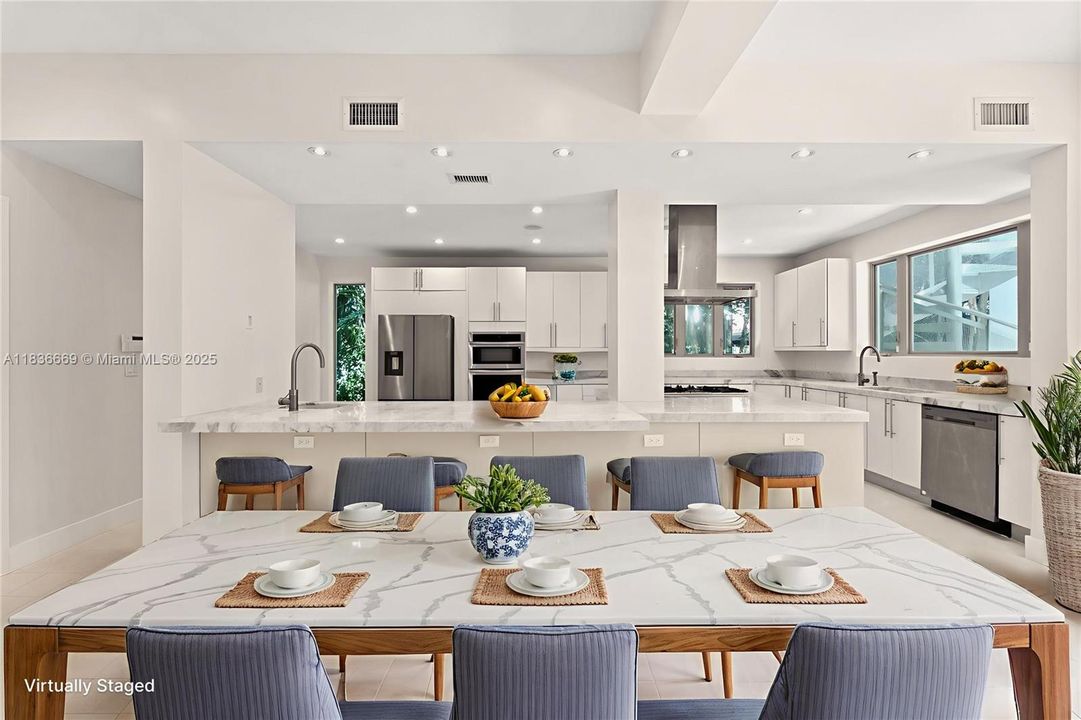 Dining Virtually Staged