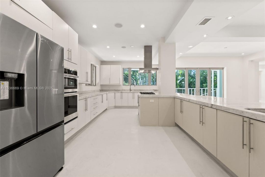 En Venta: $5,000,000 (4 camas, 4 baños, 4256 Pies cuadrados)