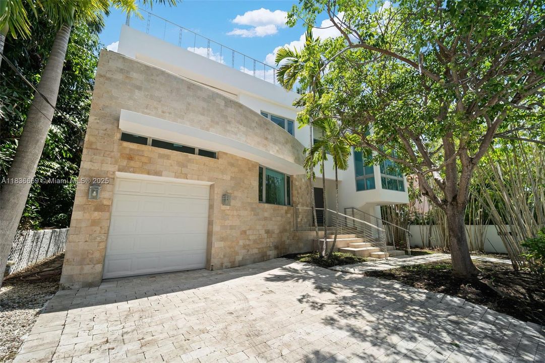 En Venta: $5,000,000 (4 camas, 4 baños, 4256 Pies cuadrados)