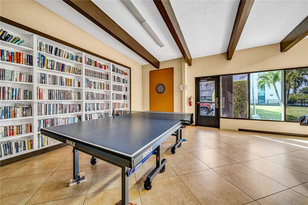 For Sale: $250,000 (2 beds, 2 baths, 1081 Square Feet)