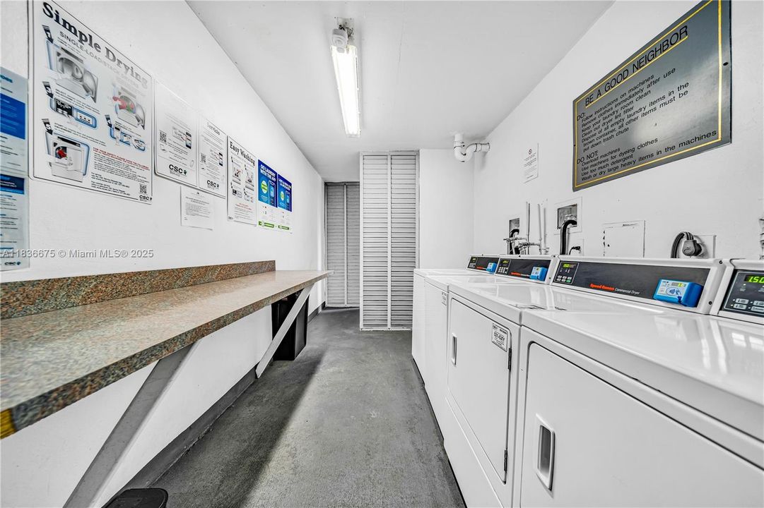 For Sale: $250,000 (2 beds, 2 baths, 1081 Square Feet)