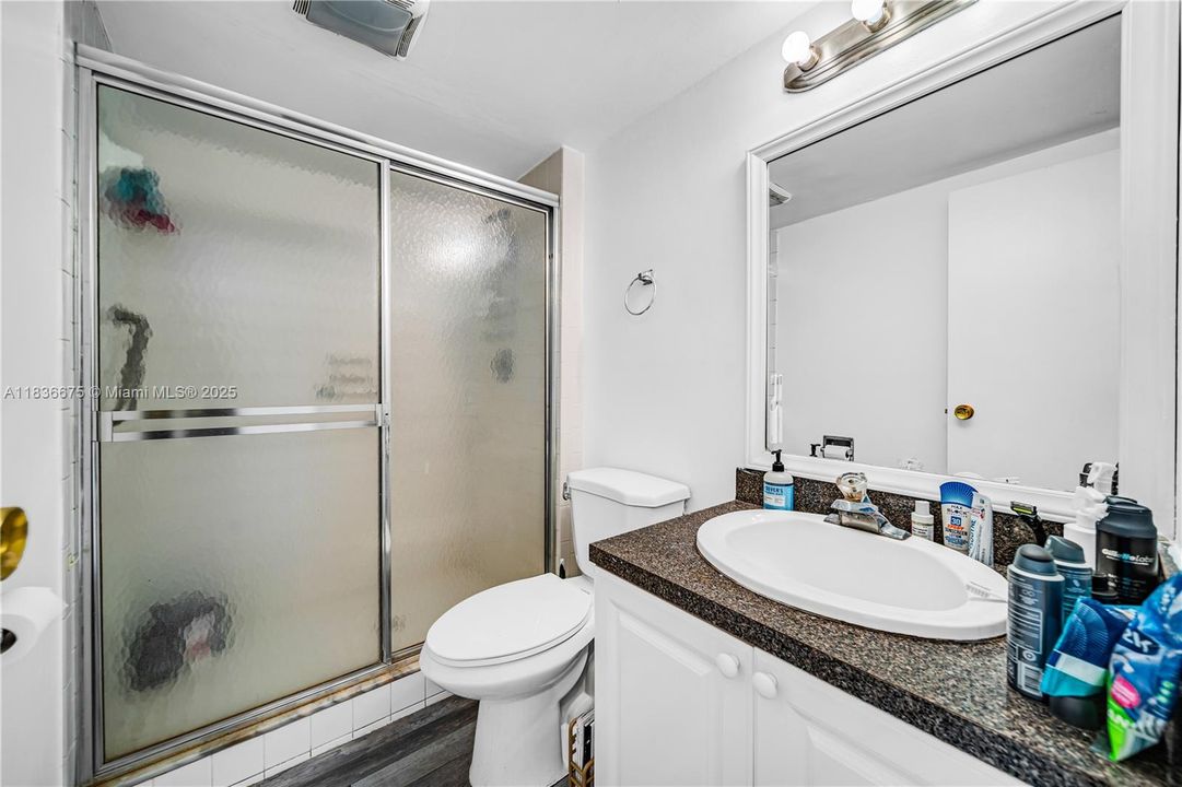 For Sale: $250,000 (2 beds, 2 baths, 1081 Square Feet)