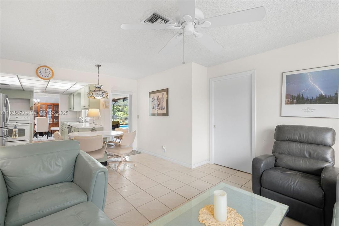 Active With Contract: $605,900 (3 beds, 2 baths, 1789 Square Feet)