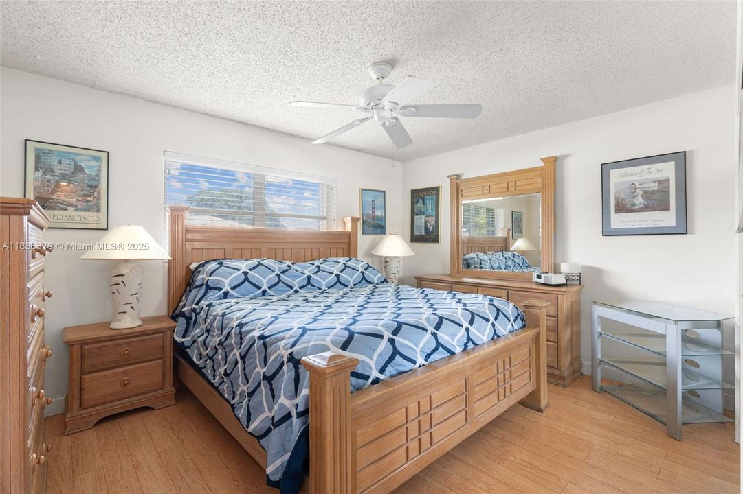 Active With Contract: $605,900 (3 beds, 2 baths, 1789 Square Feet)