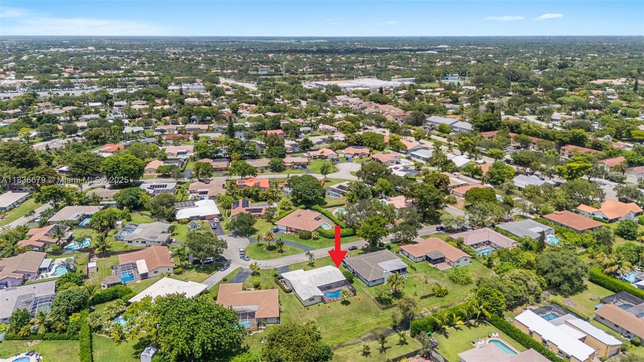 Active With Contract: $605,900 (3 beds, 2 baths, 1789 Square Feet)