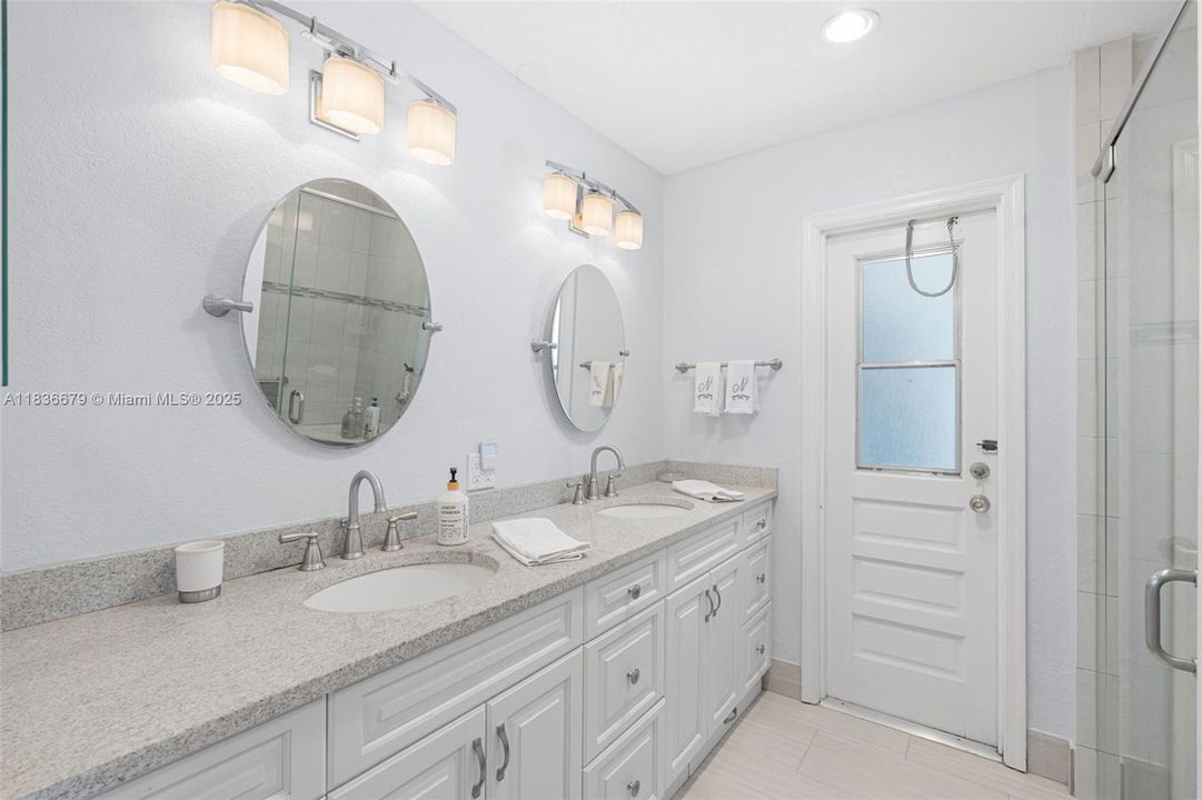 Active With Contract: $605,900 (3 beds, 2 baths, 1789 Square Feet)