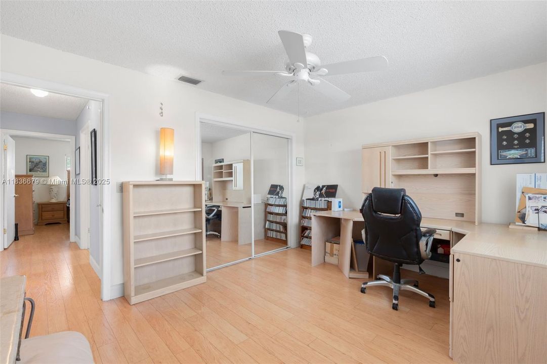 Active With Contract: $605,900 (3 beds, 2 baths, 1789 Square Feet)