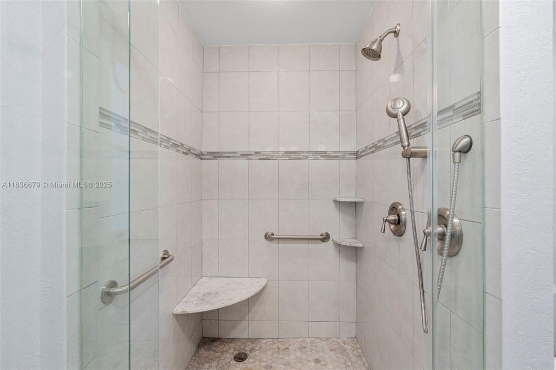 Active With Contract: $605,900 (3 beds, 2 baths, 1789 Square Feet)