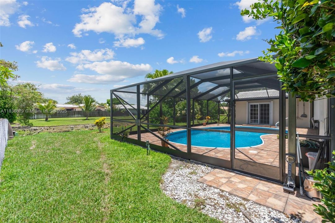 Active With Contract: $605,900 (3 beds, 2 baths, 1789 Square Feet)