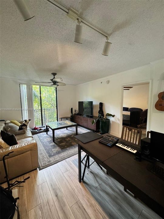 Vendido Recientemente: $260,000 (1 camas, 1 baños, 736 Pies cuadrados)