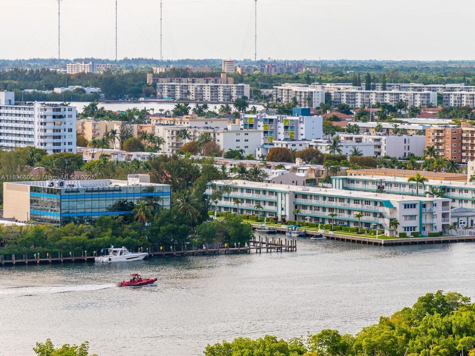 En Venta: $1,250,000 (2 camas, 3 baños, 1541 Pies cuadrados)