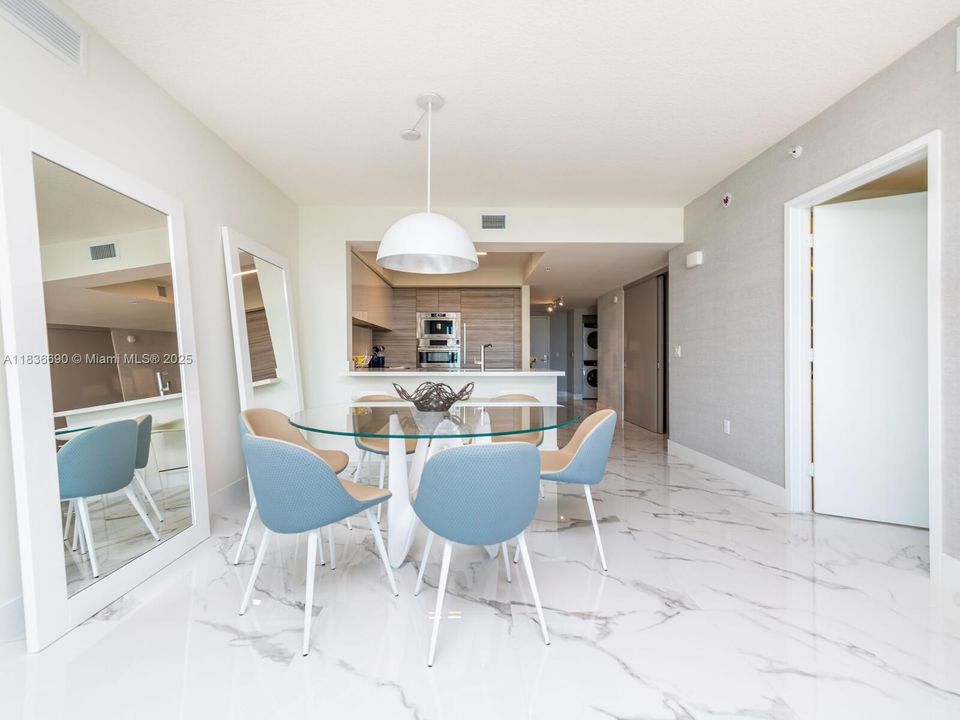 En Venta: $1,250,000 (2 camas, 3 baños, 1541 Pies cuadrados)