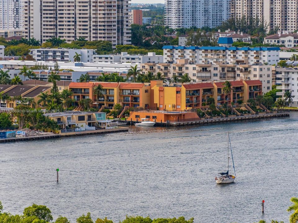 En Venta: $1,250,000 (2 camas, 3 baños, 1541 Pies cuadrados)