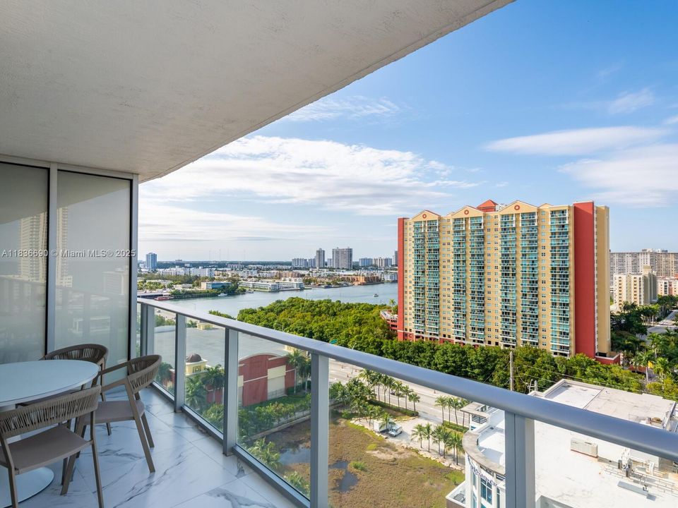 En Venta: $1,250,000 (2 camas, 3 baños, 1541 Pies cuadrados)