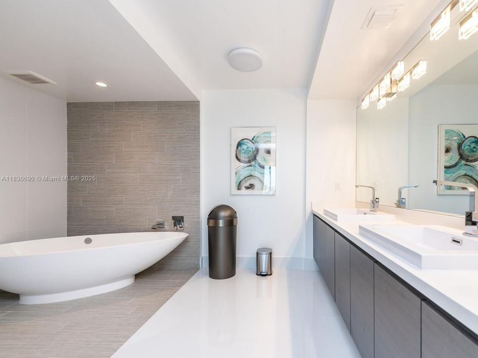 En Venta: $1,250,000 (2 camas, 3 baños, 1541 Pies cuadrados)