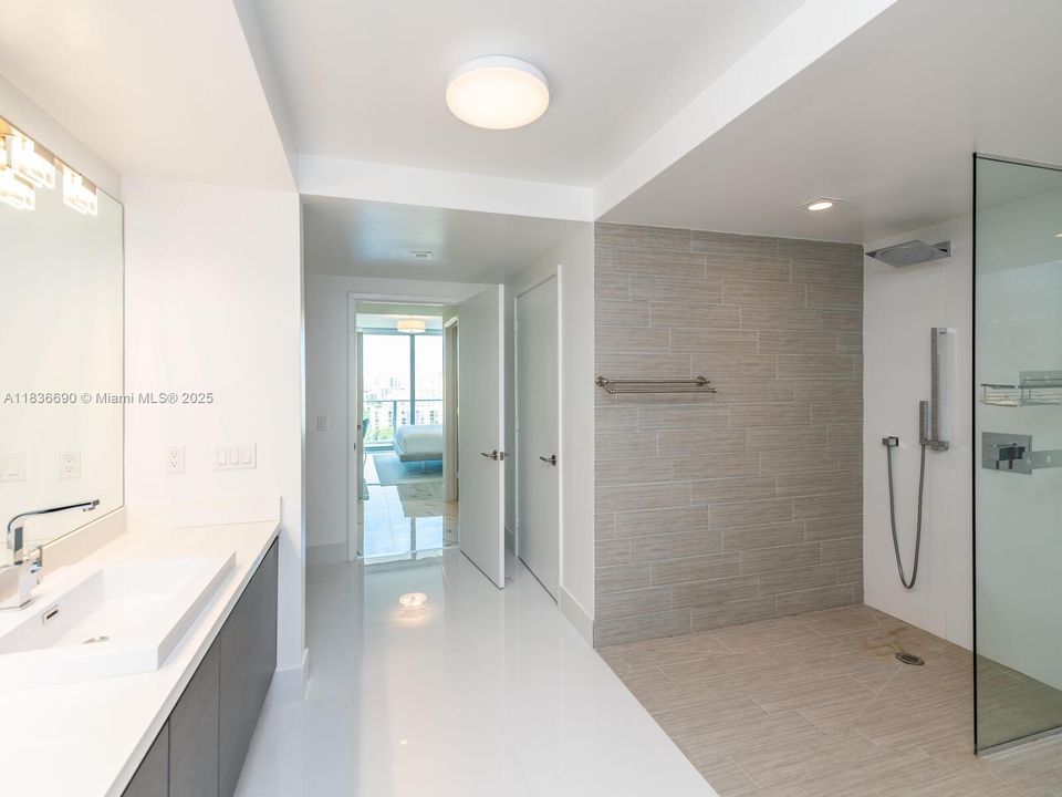 En Venta: $1,250,000 (2 camas, 3 baños, 1541 Pies cuadrados)