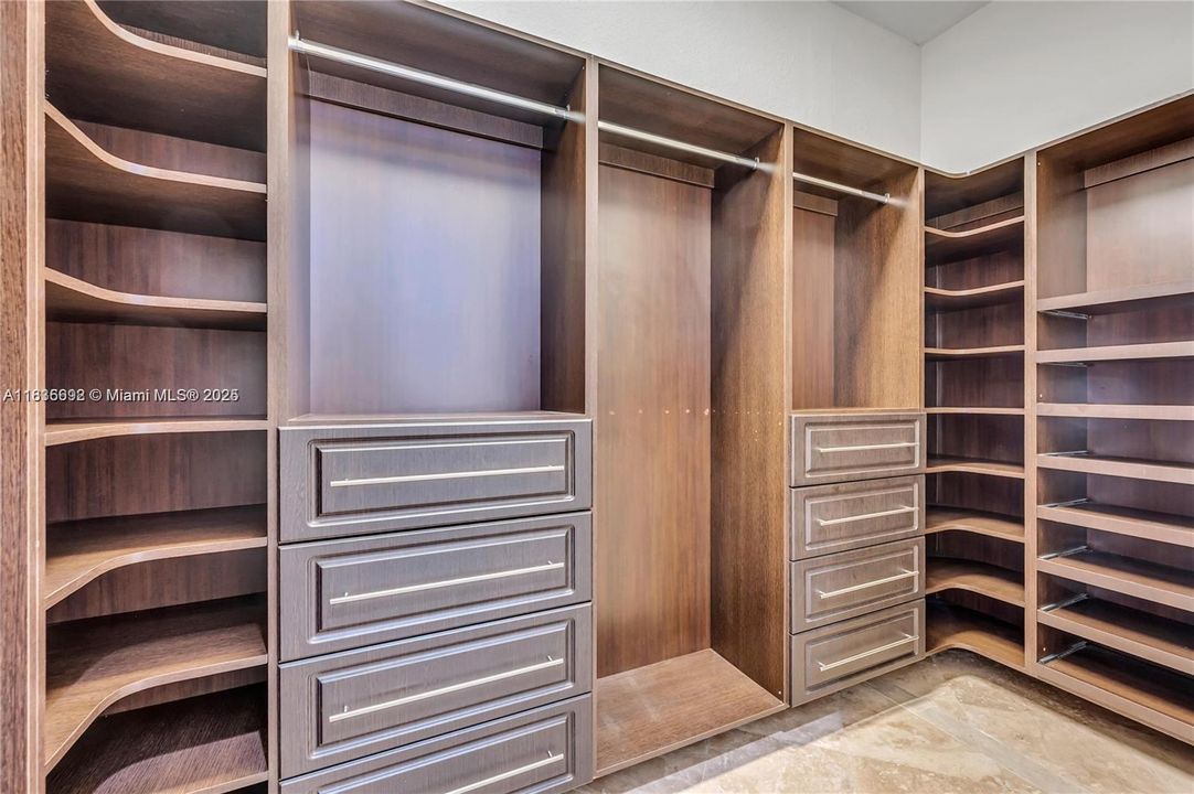 En Venta: $2,780,000 (4 camas, 5 baños, 3748 Pies cuadrados)