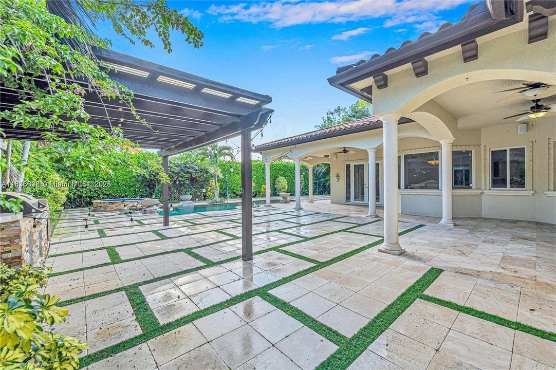 En Venta: $2,780,000 (4 camas, 5 baños, 3748 Pies cuadrados)