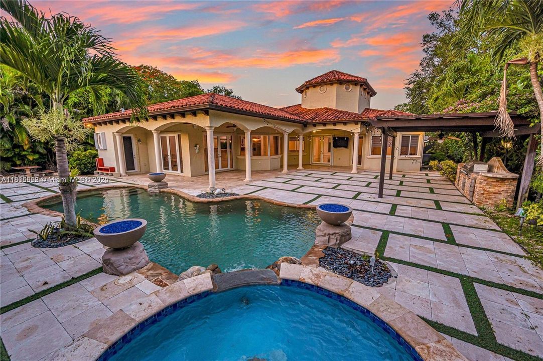 En Venta: $2,780,000 (4 camas, 5 baños, 3748 Pies cuadrados)