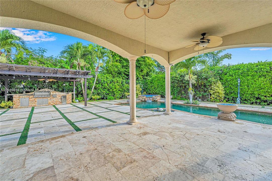 En Venta: $2,780,000 (4 camas, 5 baños, 3748 Pies cuadrados)