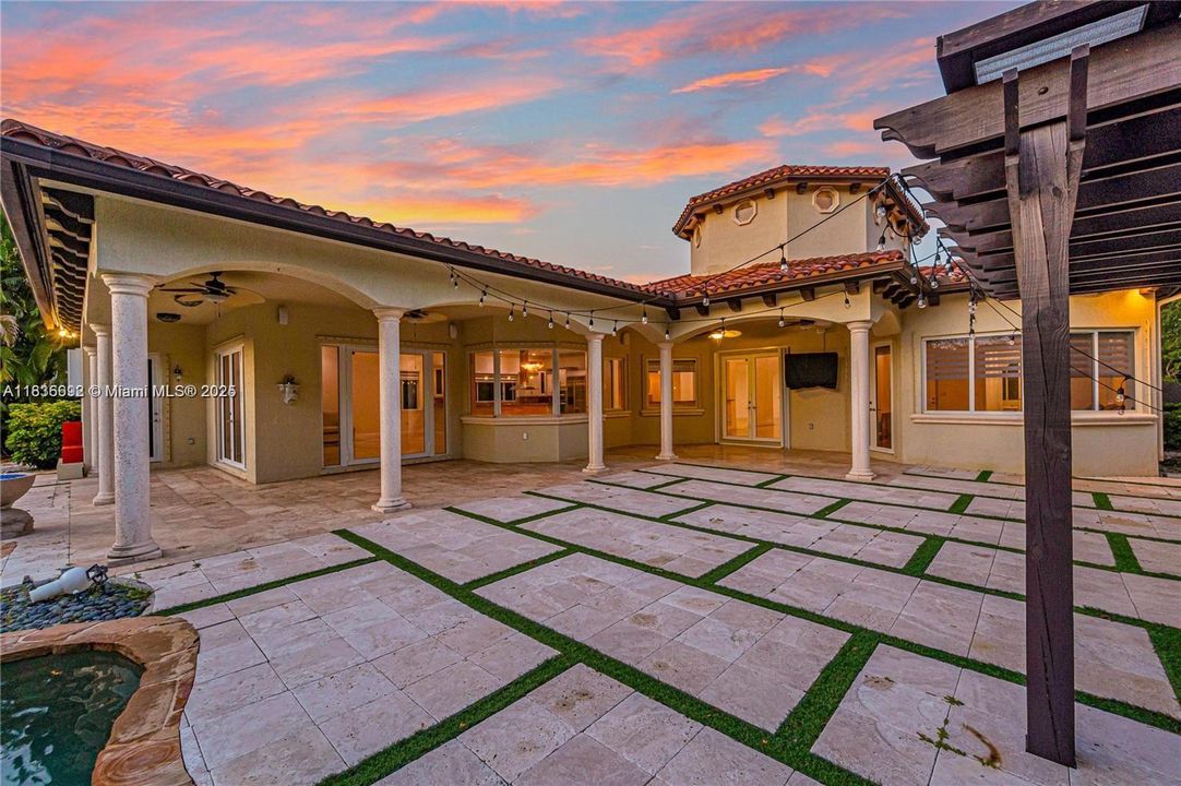 En Venta: $2,780,000 (4 camas, 5 baños, 3748 Pies cuadrados)