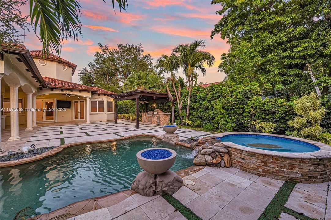 En Venta: $2,780,000 (4 camas, 5 baños, 3748 Pies cuadrados)