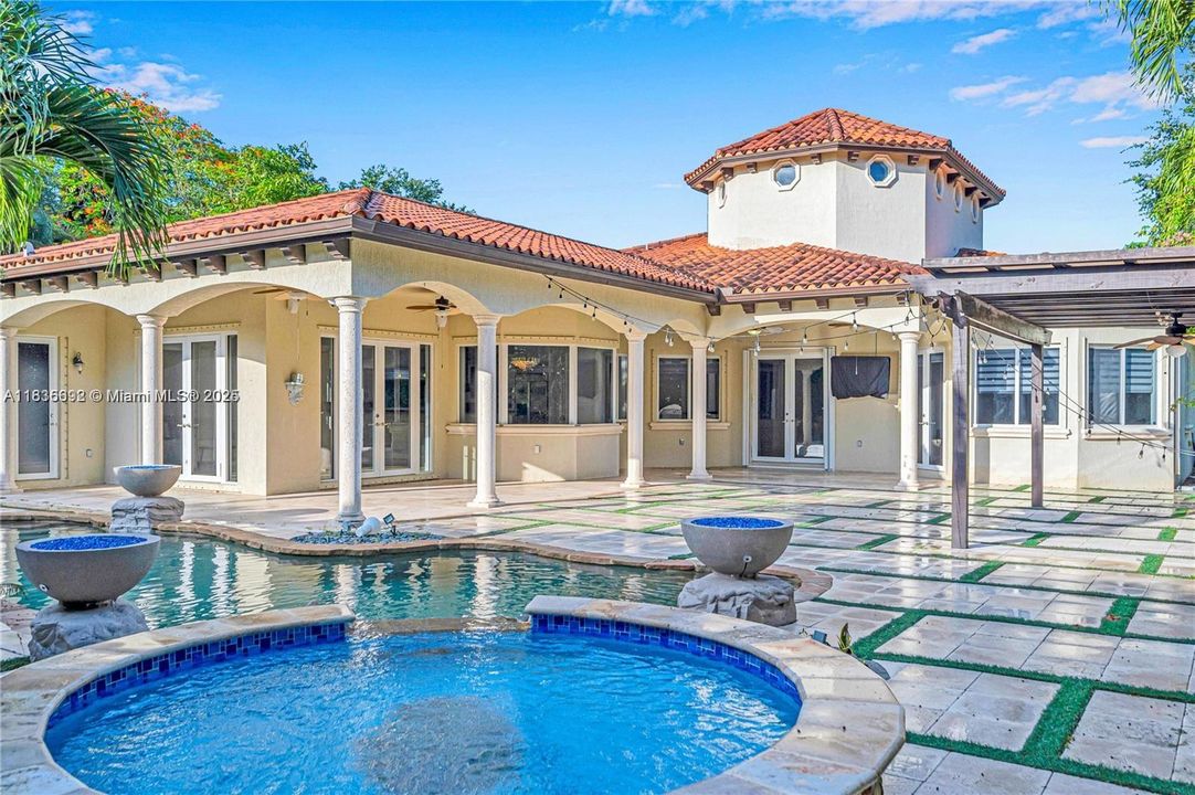 En Venta: $2,780,000 (4 camas, 5 baños, 3748 Pies cuadrados)