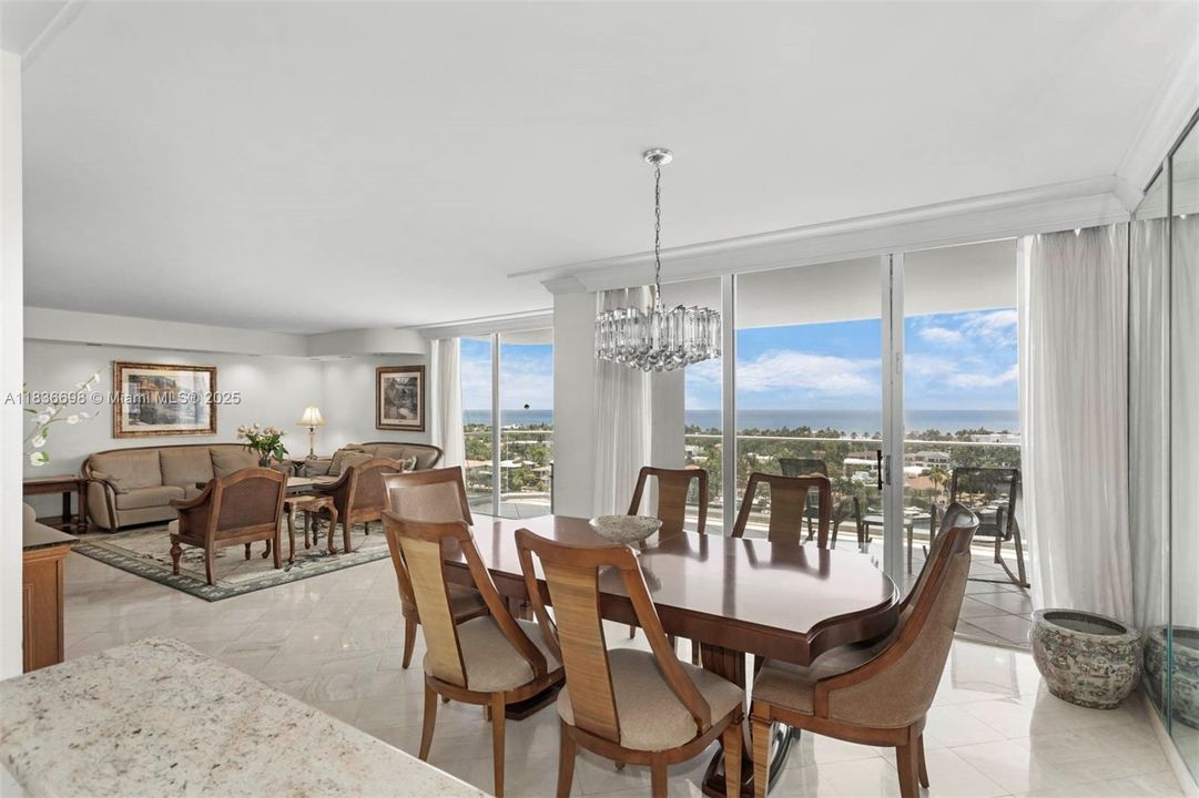 合同活跃: $725,000 (2 贝兹, 2 浴室, 1825 平方英尺)