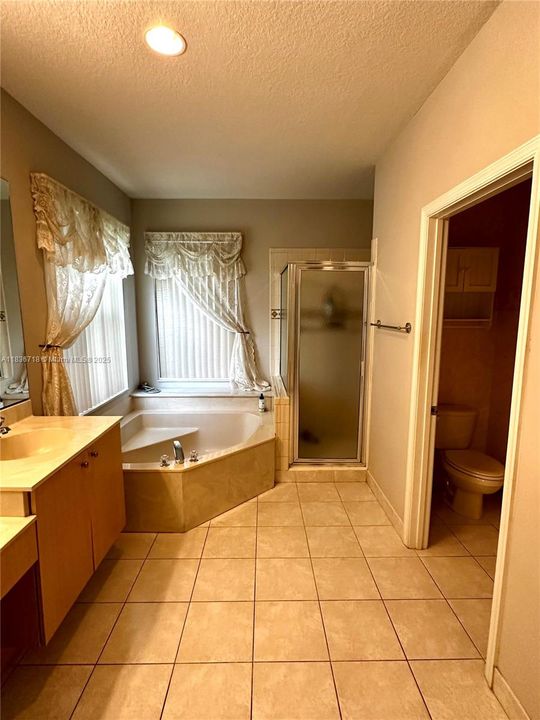 Vendido Recientemente: $1,095,000 (5 camas, 3 baños, 3286 Pies cuadrados)