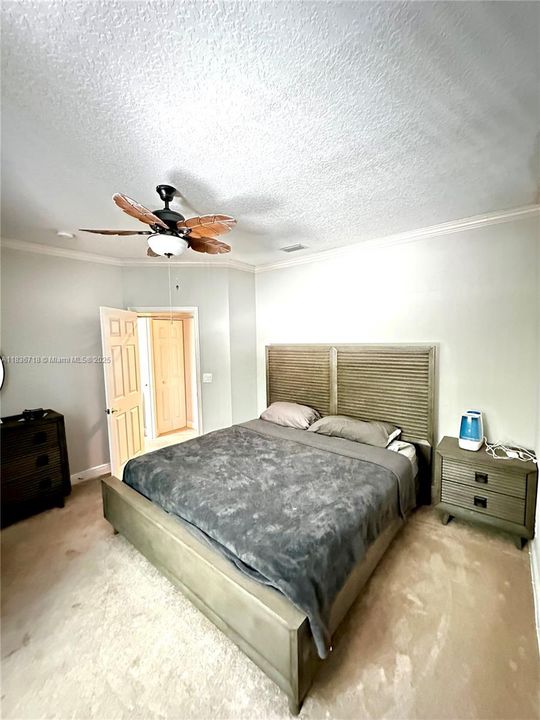 Vendido Recientemente: $1,095,000 (5 camas, 3 baños, 3286 Pies cuadrados)