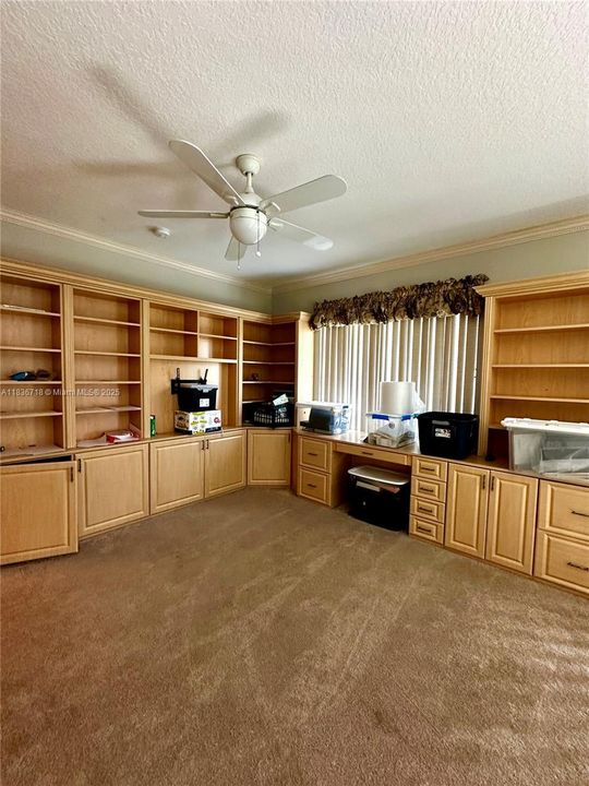 Vendido Recientemente: $1,095,000 (5 camas, 3 baños, 3286 Pies cuadrados)