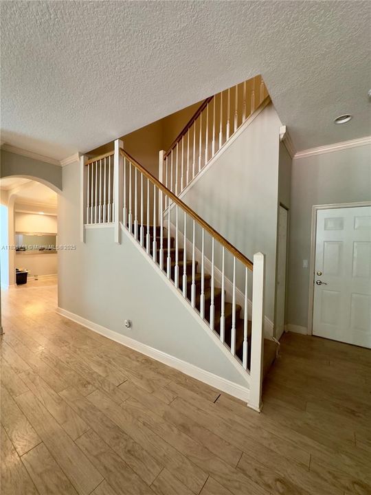 Vendido Recientemente: $1,095,000 (5 camas, 3 baños, 3286 Pies cuadrados)