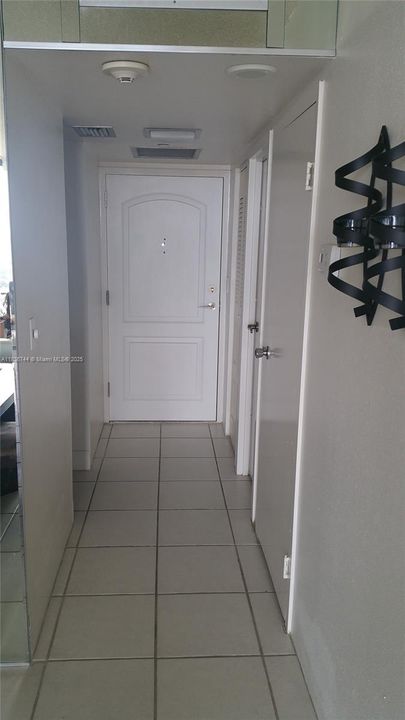 待售: $209,000 (1 贝兹, 1 浴室, 755 平方英尺)