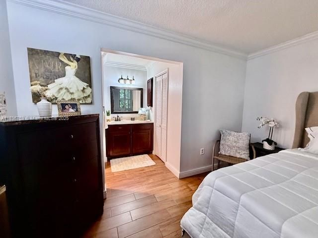 Active With Contract: $199,000 (2 beds, 2 baths, 950 Square Feet)