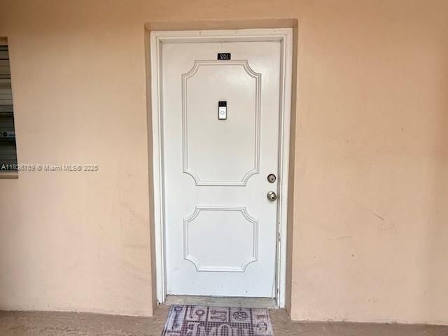 Active With Contract: $199,000 (2 beds, 2 baths, 950 Square Feet)